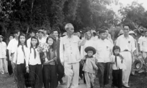 Hai lần Chủ tịch Hồ Chí Minh về thăm quê Hai lần Chủ tịch Hồ Chí Minh về thăm quê