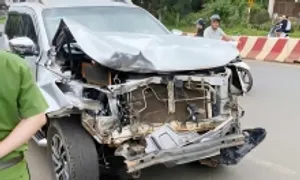Người dân truy đuổi 10 km bắt tài xế gây tai nạn liên hoàn Người dân truy đuổi 10 km bắt tài xế gây tai nạn liên hoàn