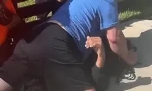 Kẻ cướp đồng hồ Rolex bị cựu võ sĩ hạ gục