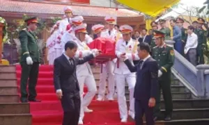 An táng nhiều hài cốt liệt sĩ tìm thấy ở hang Tám Cô