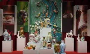 Minh Long triển lãm tác phẩm sứ vẽ tay độc bản